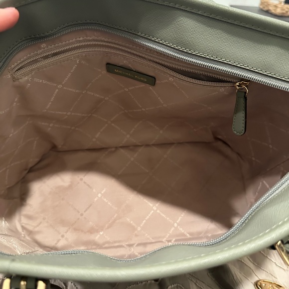 Michael Kors Jet Set Large Tote Bag - Picture 7 of 9